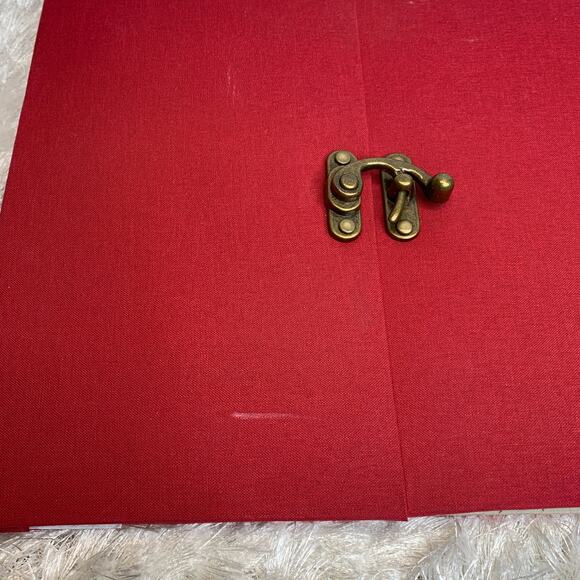 Red Fabric Covered Studio K Post Bound Scrapbook NWOT 8 x 8" - Picture 5 of 7